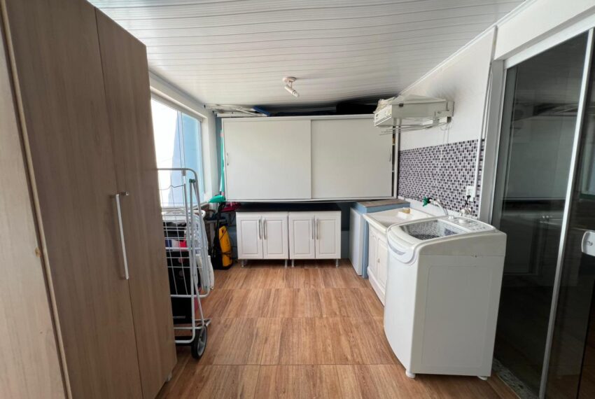 7a98cfb2-c1a9-4691-ab10-2d5370e3b317