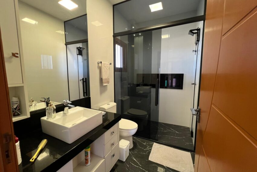 a5b810b7-51c5-417c-9b49-c5b67675e361